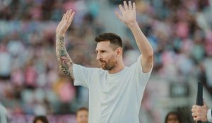 20 دقيقة لميسي تحوّل ملعب كولكاتا لفوضى وشغب جماهيري